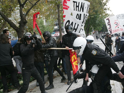 Συλλήψεις προσαγωγές και τραυματισμοί στην πορεία Συλλήψεις προσαγωγές και τραυματισμοί στην πορεία