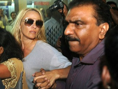 Χαμός στην Ινδία για την Pamela Anderson