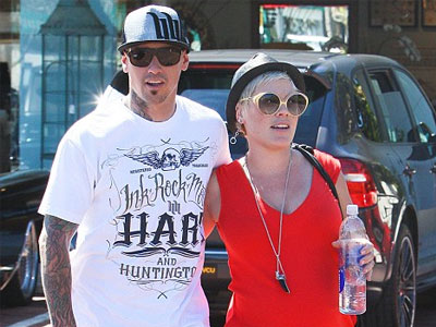 Η Pink πάει βόλτα την… κοιλίτσα της