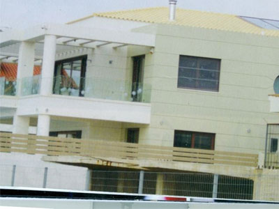 Γιάννης Πλούταρχος: Μετακόμισε στο σπίτι των ονείρων του