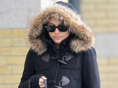 Η Natalie Portman βγαίνει βόλτα με τον μικρό της φίλο