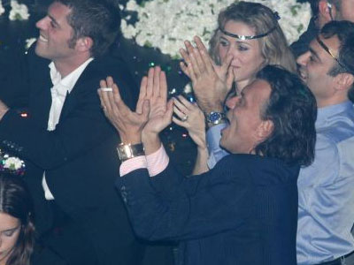 Ποιες εκλογές; Πάμε μπουζούκια!