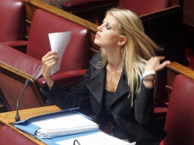 Έλενα Ράπτη: «Έχω δεχτεί μια εξαιρετικά πρωτότυπη πρόταση γάμου»