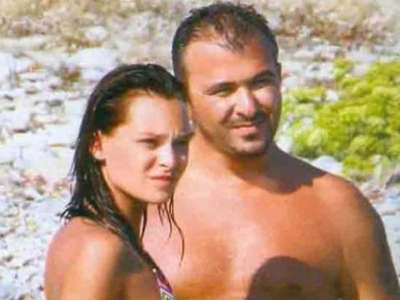 Κρατάει το αμόρε μακριά από τη μητέρα του