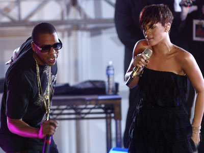 Η Rihanna στην αγκαλιά του Jay-Z