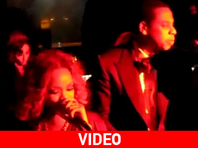 Η Rihanna τραγουδάει στο πρωτοχρονιάτικο πάρτι