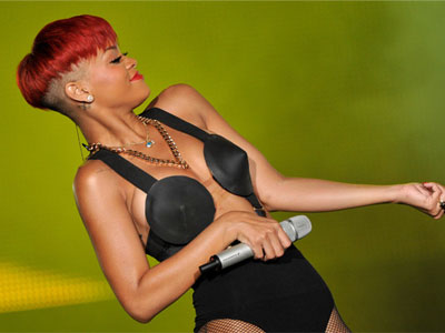 Στην αντεπίθεση η Rihanna