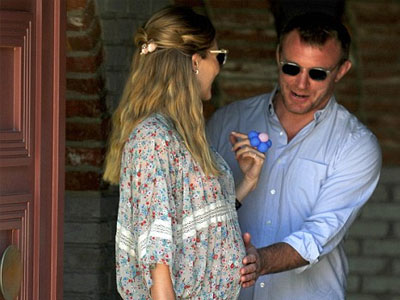 Guy Ritchie: Ανυπομονεί το νέο του παιδί