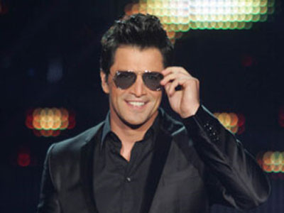 Ο Σάκης Ρουβάς τραγουδιστής;