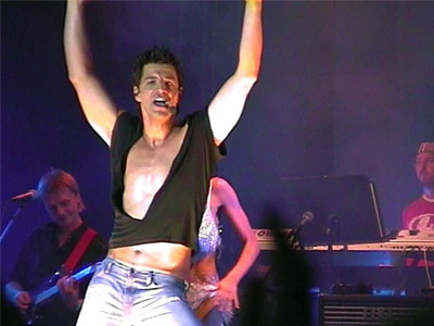 Ο Sakis κάνει πάταγο στο Διαδίκτυο