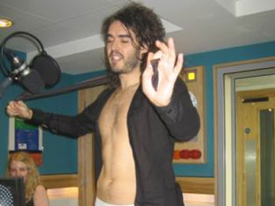 Και πάλι «στον αέρα» ο Russell Brand
