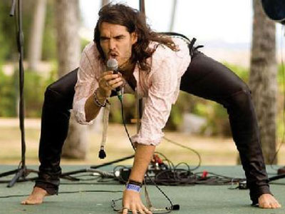 O Russell Brand θέλει ηρωινομανείς καλλιτέχνες