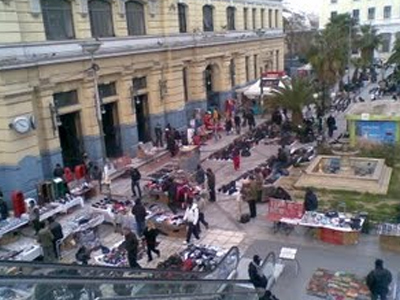 Αιφνιδιαστική αστυνομική επιχείρηση για έλεγχο παραεμπορίου στο κέντρο της Αθήνας