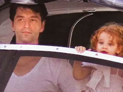 Ο καπετάνιος Sakis με τις γυναίκες του