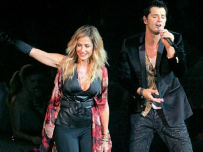 Ποιες γνωστές παρουσιάστριες αποθέωσαν τον Σάκη;