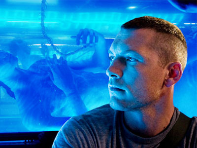 Οι γυμνές μπλε σκηνές του Sam Worthington