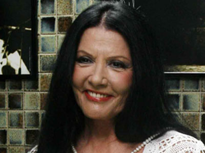 Η Ζωζώ Σαπουτζάκη σε μια παράσταση-απολογισμό ζωής