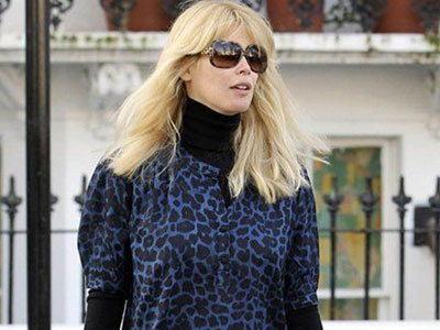 Η κοιλίτσα της Claudia Schiffer Η κοιλίτσα της Claudia Schiffer