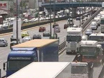 Καραμπόλα τεσσάρων αυτοκινήτων στην εθνική οδό Αθηνών – Θεσσαλονίκης