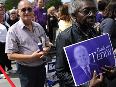 Μπαράκ Ομπάμα: “Φωνή των φτωχών και των αδυνάτων ο Edward Kennedy”