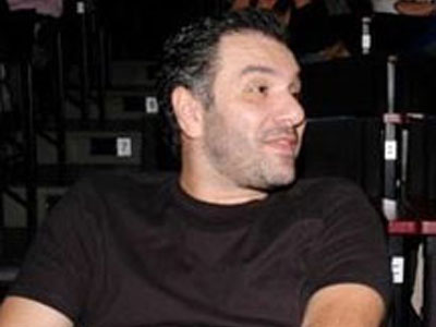 Γρηγόρης Αρναούτογλου: Το καλοκαίρι με δίσκο σε καφετέρια;