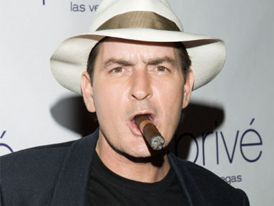 Charlie Sheen: «Κατεβάζω το σπαθί μου»