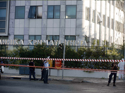 Βόμβα και εκλογολογία κλονίζουν το Χρηματιστήριο