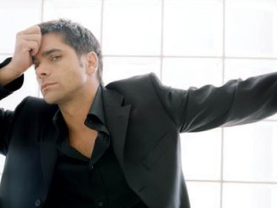 Ο John Stamos «άναψε» φωτιές