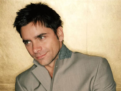 Εκβίαζαν τον John Stamos με φωτογραφίες