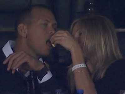 Η Cameron Diaz ταΐζει τον A-Rod