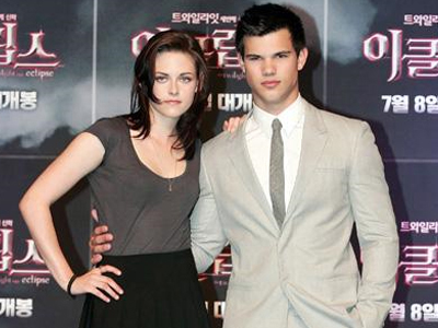 H Kristen και ο Taylor στη Σεούλ