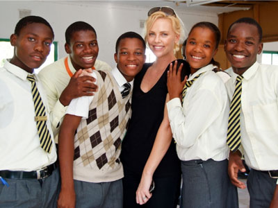 Η Charlize Theron για την Νότια Αφρική