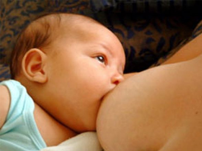 Ο θηλασμός ρίχνει την πίεση των βρεφών