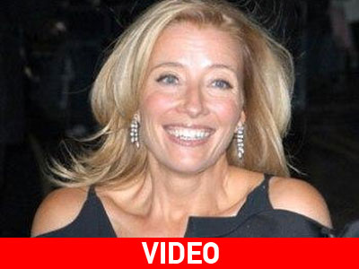 Η Emma Thompson κρύβει τα παπούτσια της Η Emma Thompson κρύβει τα παπούτσια της