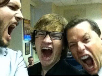 Ο Ashton Kutcher με τους νέους συμπρωταγωνιστές του