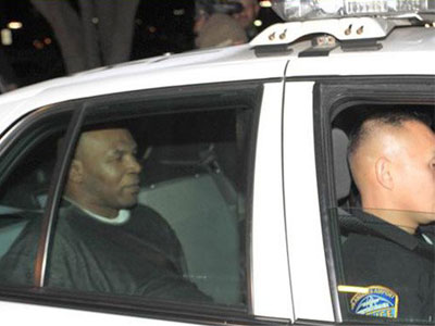 Έβγαλε νοκ άουτ τον paparazzi