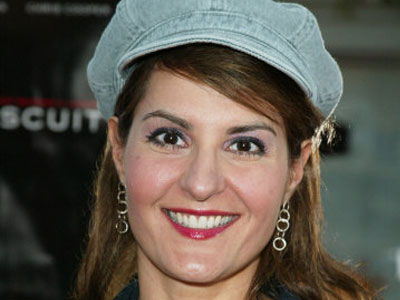 Η Νία Βαρντάλος μοιράζει αγάπη στα παιδιά