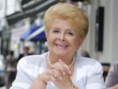 Η Βέφα δίνει συμβουλές στη Μενεγάκη