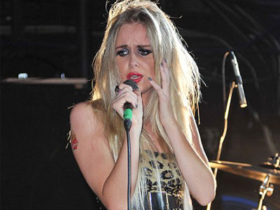 «Σφάζονται» οι δισκογραφικές για τα μάτια της…