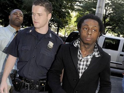 Κρατάει επικοινωνία από την φυλακή