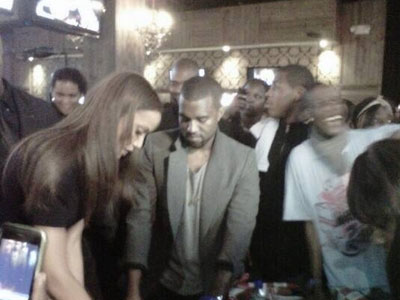 Στο πνεύμα των Χριστουγέννων ο Kanye West