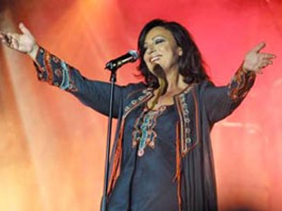 Χαρούλα Αλεξίου: «Θα ήθελα να είμαι μαζί σας στο Σύνταγμα»