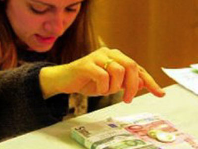 Οικογενειακό εισόδημα έως 13.500 ευρώ για το οικογενειακό επίδομα