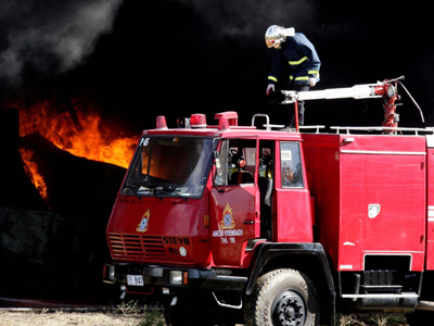 Πυρκαγιά σε αποθήκη στον Κολωνό