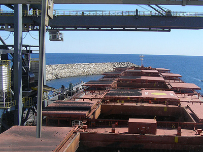 Τραυματίας από έκρηξη σε πλοίο στον Πειραιά