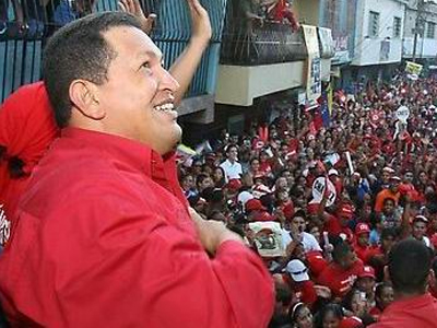 Ο. Τσάβες: Ο ”σύντροφος” Σαρκοζί προσεγγίζει τον σοσιαλισμό