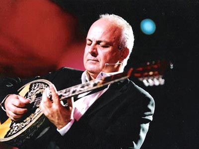 “Στου Φεγγαριού την Αγκαλιά” με τον Θανάση Πολυκανδριώτη