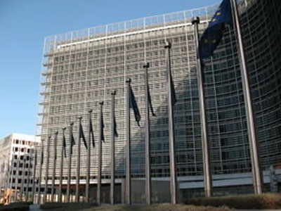 Με το «μαχαίρι στο λαιμό» η μείωση του ελλείμματος