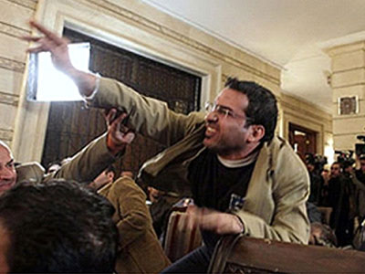 Τρία χρόνια φυλακή στον Ιρακινό δημοσιογράφο που πέταξε τα παπούτσια του στον Μπους