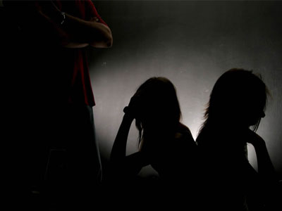 Συνέλαβαν 55χρονη για σωματεμπορία